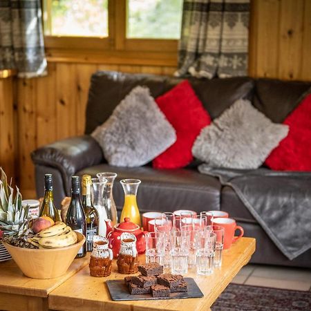 Chalet Himalaya , 10 Person Chalet With 5 Ensuite Bedrooms And Outdoor Jacuzzi In Meribel Centre Luaran gambar
